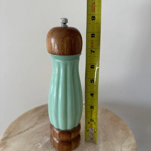 Pioneer Woman Jadeite Pepper Mill Grinder - Picture 5 of 5